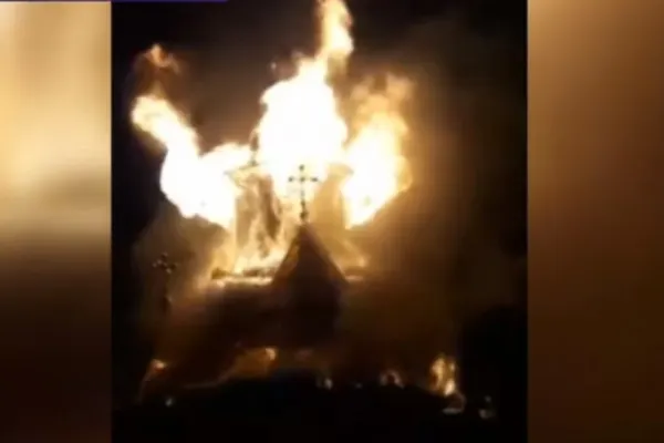 Tot mai multe biserici au fost INCENDIATE în Canada! O statuie a Papei Ioan Paul al doilea a fost vandalizată