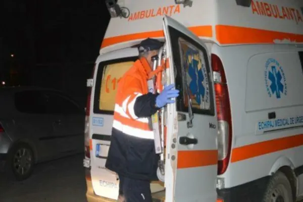 Accident cumplit, în Buzău. Motociclist de 18 ani, rănit în urma unui impact nimicitor cu un taxi