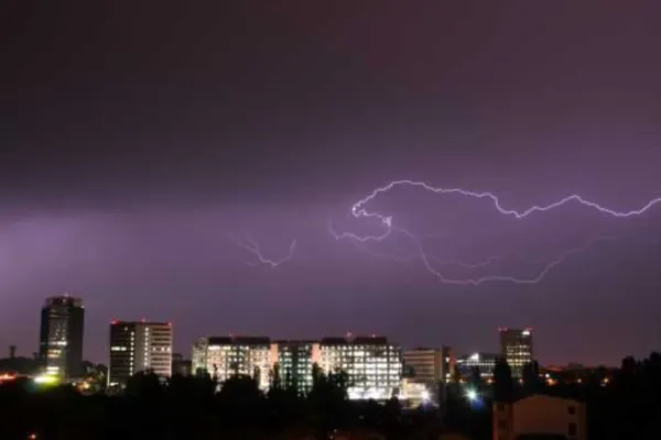 Celulă de CRIZĂ la Prefectura Capitalei: S-a decis instituirea serviciului de permanenţă, pe toată perioada supusă avertizării meteorologice