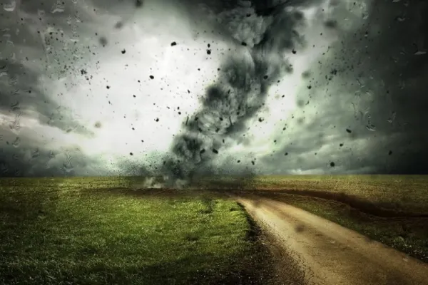 VIDEO | O tornadă violentă a devastat Italia: Persoane rănite, drumuri închise. Circulaţia rutieră şi feroviară a fost blocată