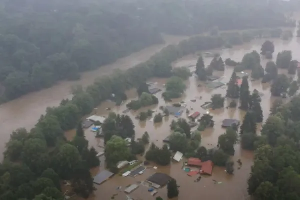 VIDEO Sute de morți și dispăruți în Europa, în urma inundațiilor. Tornadă devastatoare în Belgia, orașe măturate de ape în Austria și Germania