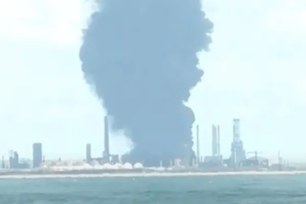 MOMENTUL exploziei de la rafinăria Petromidia-Năvodari surprins de echipa Realitatea PLUS - VIDEO