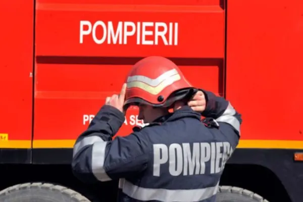 VIDEO Incendiu PUTERNIC în Capitală! A luat foc terasa unui restaurant din zona Dristor - Degajare de FUM