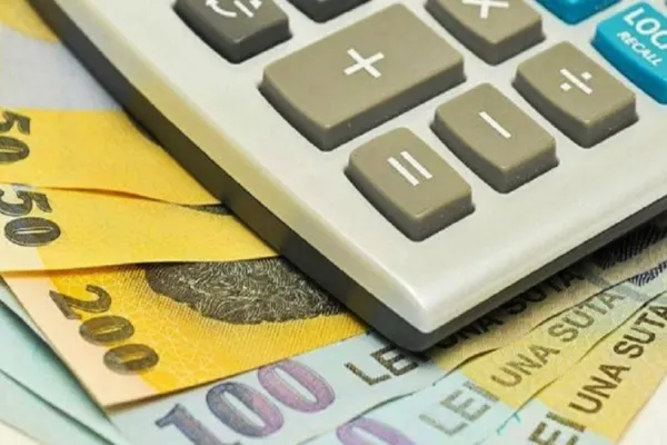 Scumpirile vin la pachet cu deprecierea leului și rate tot mai mari. Previziuni sumbre pentru următoarele luni