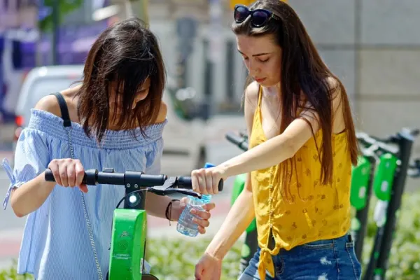 Adolescentă de 14 ani, în comă după un accident cu trotineta electrică
