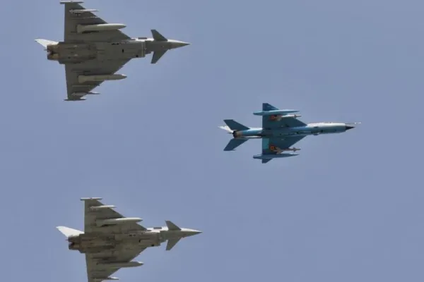 Italia trimite încă patru avioane de luptă în România, Belgia - 300 de militari în ţara noastră, plus mitraliere în Ucraina
