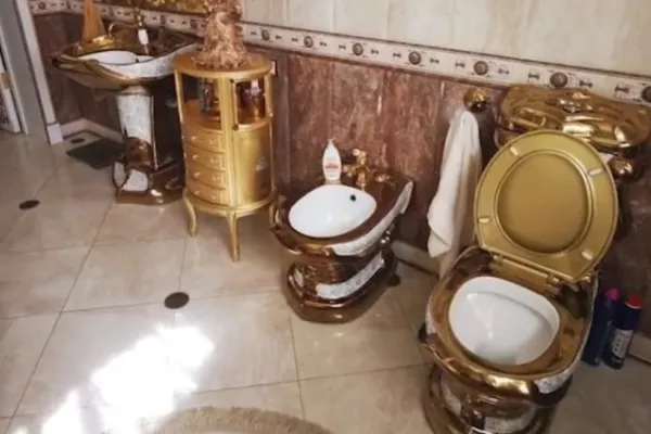 Șef de POLIȚIE, toaletă poleită cu aur, din banii primiți ca MITĂ - VIDEO