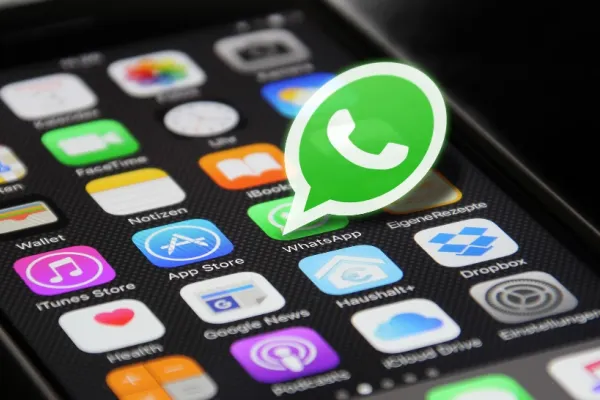 Utilizatorii WhatsApp vor putea realiza schimbul de mesaje fără telefonul mobil. Ce presupune noua funcție a aplicației