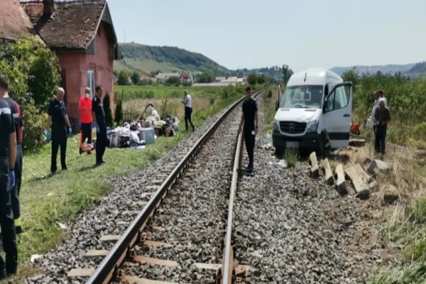 Fetița de doar 10 ani, implicată în accidentul de la Urişor, județul Cluj, a decedat. Cum a SALVAT viața a 4 persoane