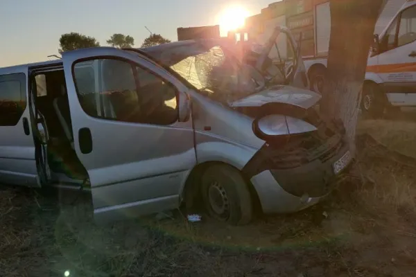 Accident grav, în județul Olt: microbuz plin cu pasageri, făcut praf - 5 victime