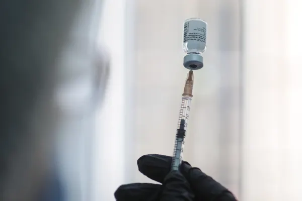 Federația Sindicatelor din Educație amenință că dă Guvernul în judecată din cauza vaccinării obligatorii. Marius Nistor: Este o măsură ilegală și imorală