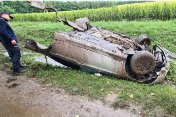 Accident STUPEFIANT, la Iași: O mașină s-a RUPT în două!