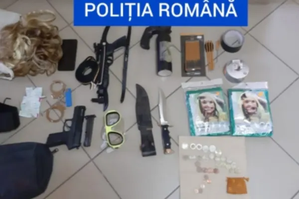 Bărbat, reținut după ce a amenințat cu un pistol pe terasa unui bar din județul Dolj. UIMITOR ce au descoperit polițiștii asupra sa