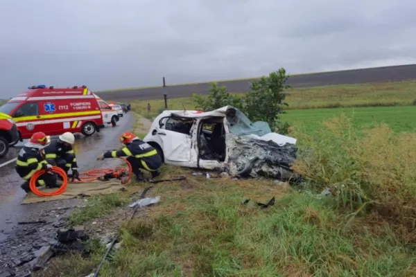 Accident grav într-o localitate din Suceava. Doi copii și un adult au ajuns la spital