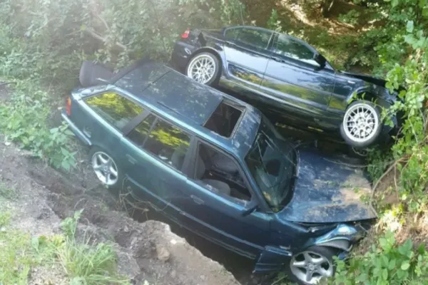 Accident grav, în Cluj: 2 victime, după ce mașinile au ajuns în șanț - FOTO