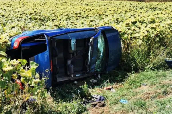 Accident CUMPLIT, în Suceava: 5 victime, dintre care 3 copii. Traficul, BLOCAT temporar - FOTO