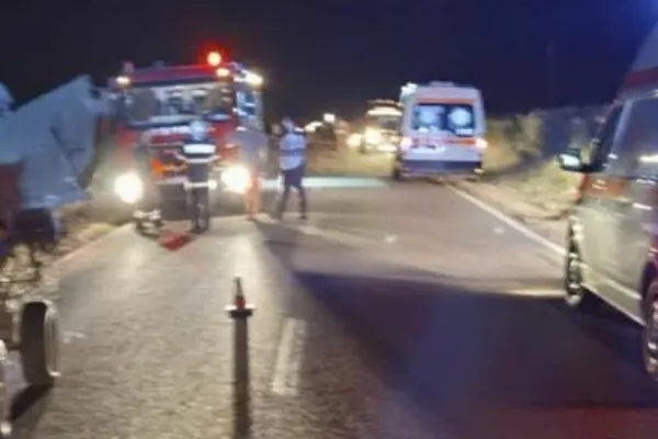 FOTO | VIDEO Accident rutier grav în Teleorman, cu un autoturism și o căruță: 2 morți și 6 răniți, între care 4 copii. A fost activat Planul Roșu de Intervenție