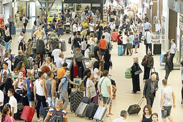 Bărbat condamnat la închisoare, pierdut de polițiști în aeroport