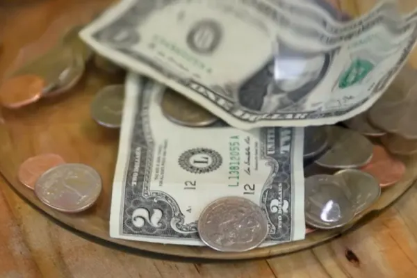 Suma incredibilă lăsată de un client bacșiș la un restaurant. Angajații au rămas șocați. Ce au aflat după ce au sunat la bancă