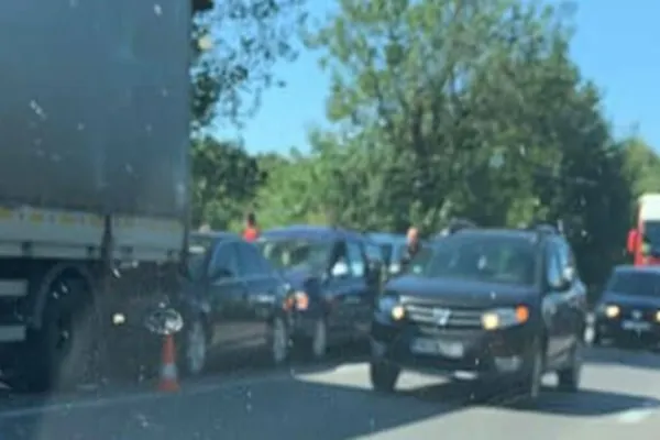 Accident cu 3 mașini și un TIR, pe DN 72 Ploiești – Târgoviște. Un copil a fost rănit