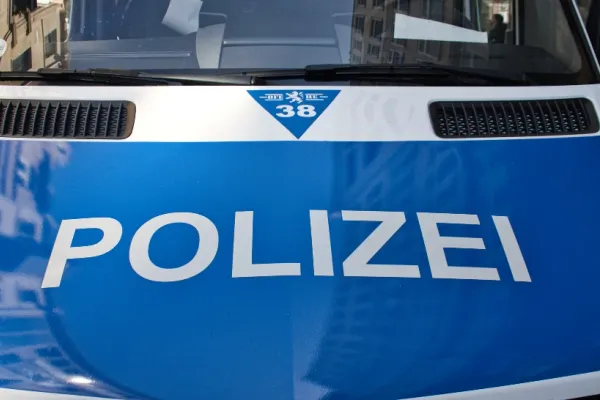 Un român, arestat în Germania, alături de un italian și un bosniac. Polițiștii au găsit arme, explozibil și droguri în locuințele lor