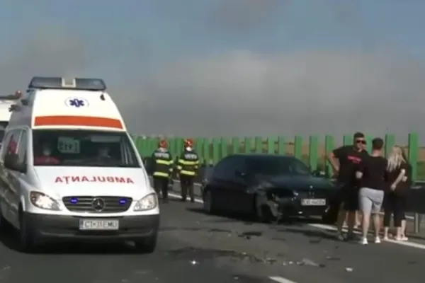 Accident în lanț, pe Autostrada Soarelui: 10 persoane implicate