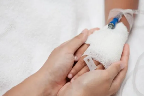 Ministerul Sănătății a stabilit un cost maxim care poate fi cerut de spitale părinților care stau cu copiii internați