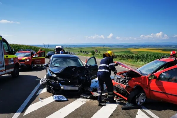 Accident VIOLENT pe E85 cu victime multiple. PERICOL generat de scurgerile de carburanți pe șosea