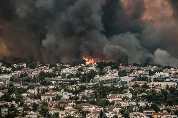 Incendiile din Grecia remaniază Guvernul. Premierul promite că erorile vor fi corectate