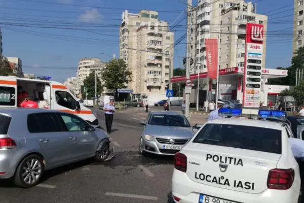 Un tânăr din Iaşi, dat în urmărire naţională, prins după ce a provocat un accident cu o maşină furată - VIDEO