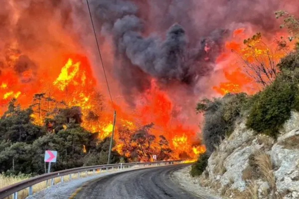Canicula face RAVAGII în Europa: 10 morți și sute de răniți după incendii devastatoare în Turcia, Italia, Grecia, Spania