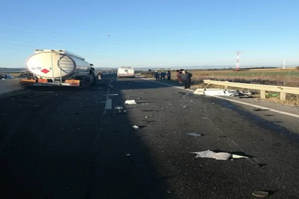 Accident grav cu o cisternă care transporta combustibil, la Cheia: 1 mort și 3 răniți, între care și un copil