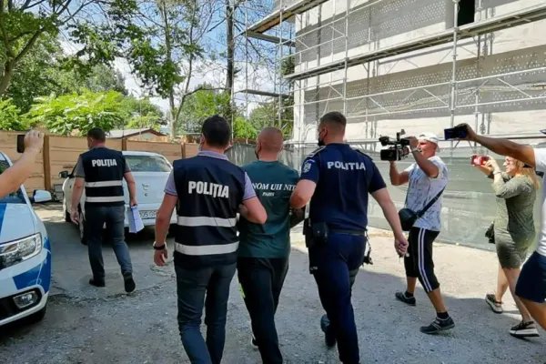 Recalcitrantul de la Mamaia, care arunca cu sticle și scaune în trecători, a fost reținut de polițiști