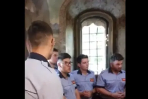 VIDEO Cum se "antreneză" polițiștii cu frica lui Dumnezeu