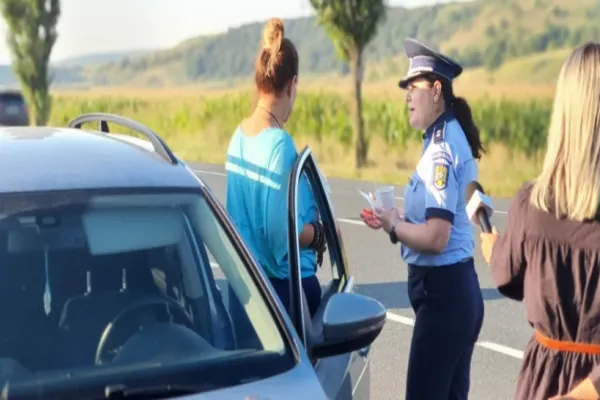 Șoferii, opriți de polițiști în trafic pentru a fi serviți cu o cafea! Unde s-a întâmplat totul VIDEO