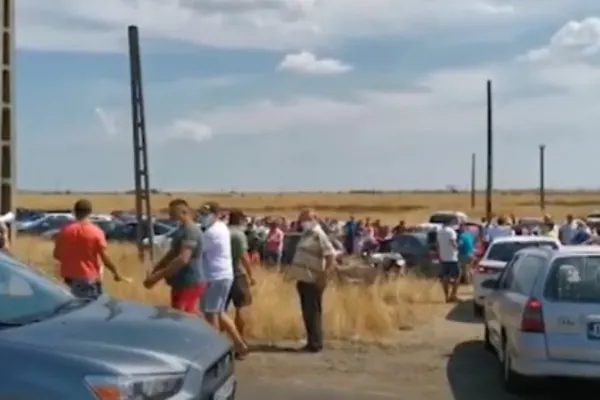 Proteste de amploare, în Argeș. Sute de oameni au ieșit în stradă din cauza gropilor - VIDEO