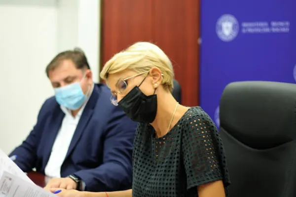 Guvernul își bate joc de consumatorii vulnerabili. Normele n-au fost încă publicate, deși e vorba de un volum imens de documente