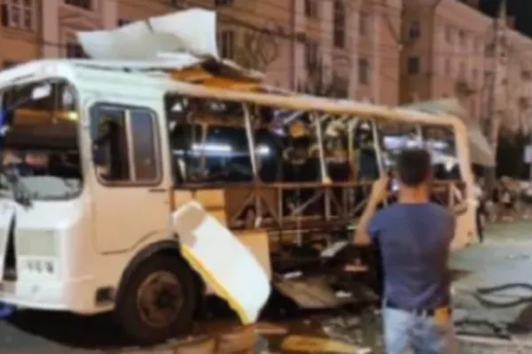 VIDEO Un autobuz plin cu pasageri a EXPLODAT: 2 morți și 17 răniți, în Rusia