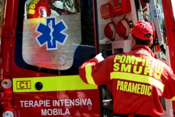 Un copil de 5 ani, lovit în plin de o mașină pe trecerea de pietoni, după ce a traversat pe roșu, în Roman