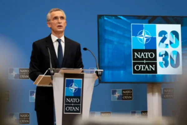 Șeful NATO: „Rusia pregătește un atac pe scară largă împotriva Ucrainei. Sunt disponibili peste 150.000 de militari la graniță”