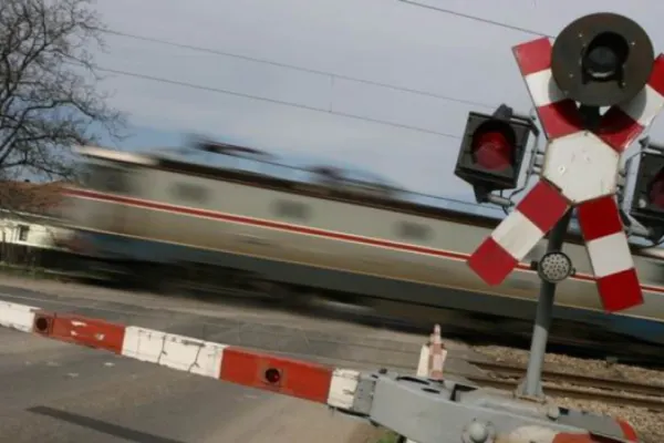 Accident mortal pe calea ferată, la ieșirea din hala Dunărea - 4 trenuri de călători vor avea întârzieri. Anunțul CFR