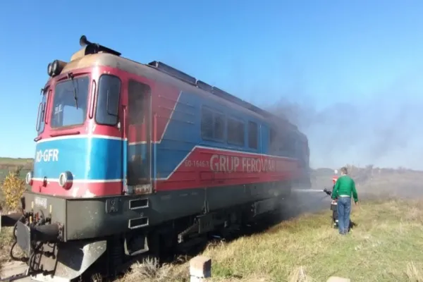 Accident feroviar la Miercurea Ciuc: Un tren a lovit un autoturism! 2 persoane au MURIT - O locomotivă a luat foc