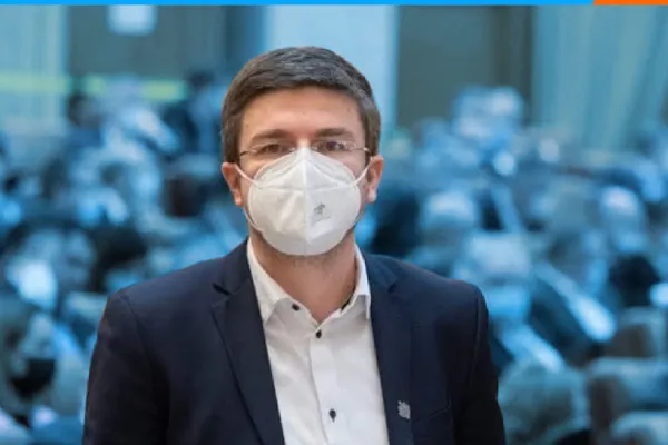 Decizia liderilor USR-PLUS de a se asocia cu AUR, CRITICATĂ din interior: ”Cum am ajuns în absurdul situaţiei de a vota împotriva propriului guvern?”