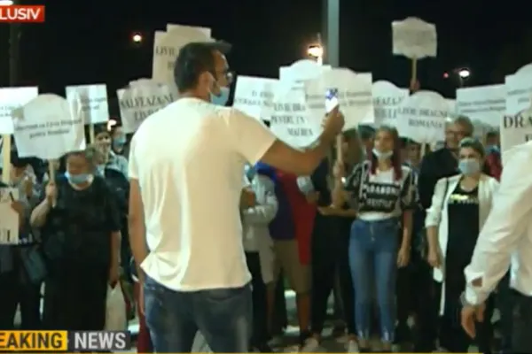 Liviu Dragnea, aclamat de susținători în fața sediului Realitatea PLUS