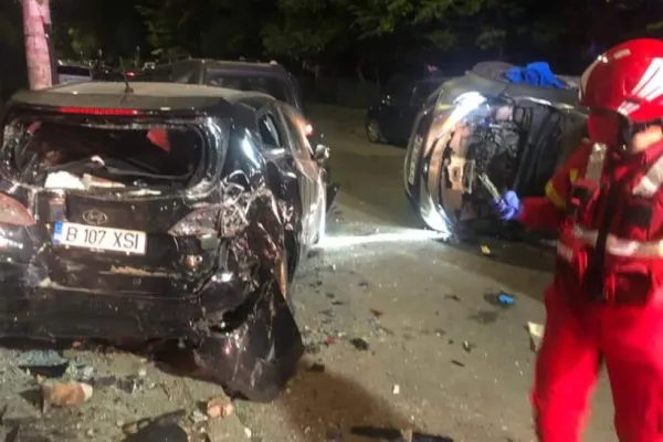 Accident grav, în Capitală: 4 victime, după un impact violent - 7 mașini implicate - FOTO