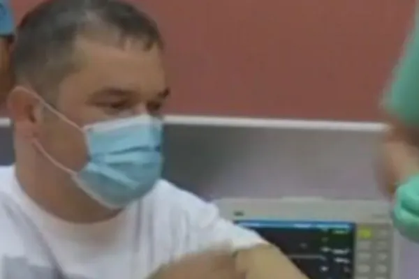 Cseke Attila, ministrul interimr al Sănătății, vaccinat cu cea de-a treia doză de vaccin anti-Covid. Ce MESAJ le-a transmis medicilor nevaccinați