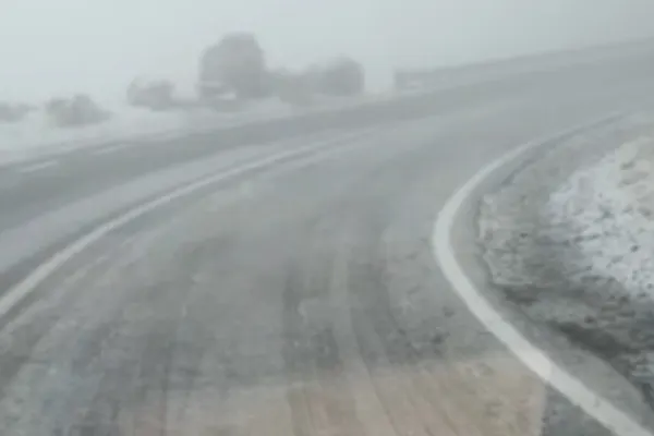 VIDEO Prima ninsoare pe Transfăgărășan! Temperaturile au scăzut DRAMATIC