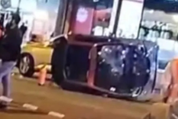 Accident CUMPLIT în Franța: O șoferiță a trecut pe roșu și a lovit GRAV patru trecători / INCREDIBIL ce ar fi consumat femeia