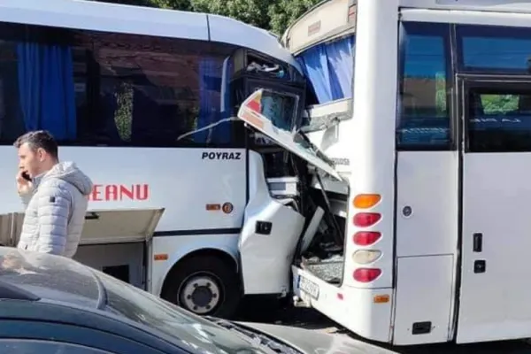FOTO Accident GRAV în București! Cel puțin 10 VICTIME după ce două microbuze s-au ciocnit în zona Obor
