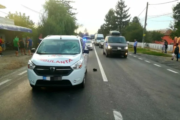 Accident grav: Un PIETON a fost LOVIT de o ambulanță pe DN2A